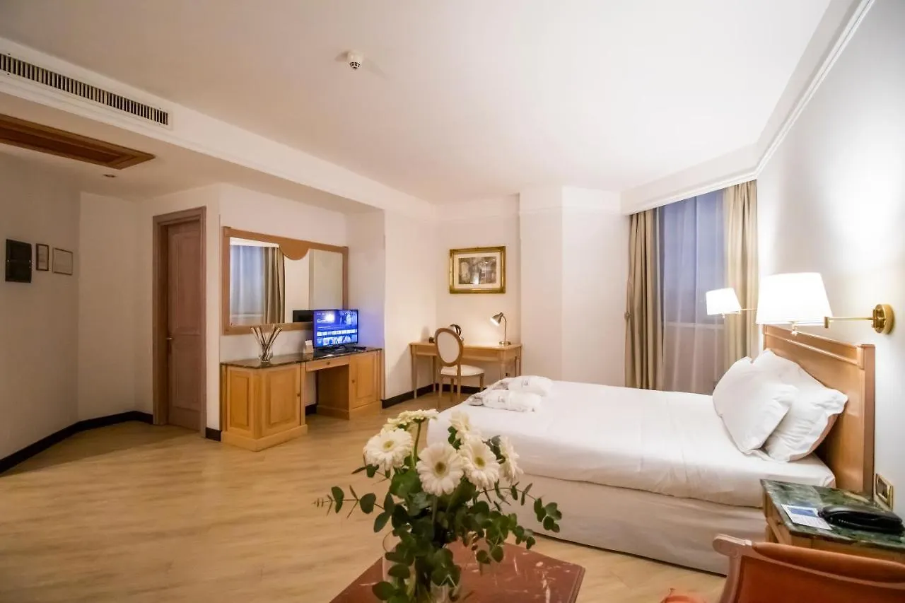 Shg Hotel De La Ville Vicenza 4*,