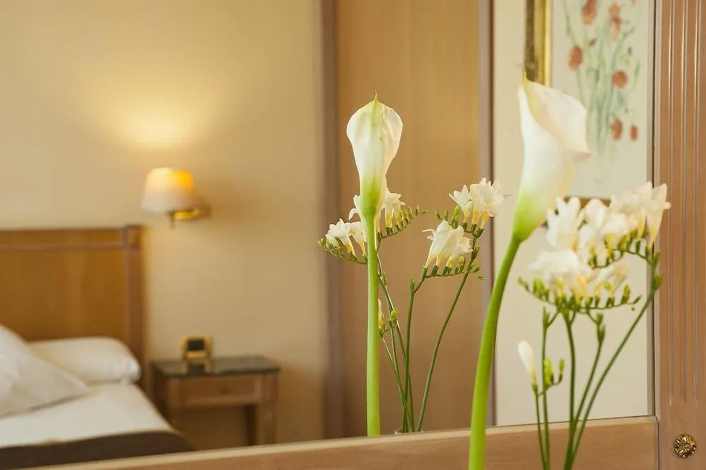 Shg Hotel De La Ville Vicenza 4*,  İtalya
